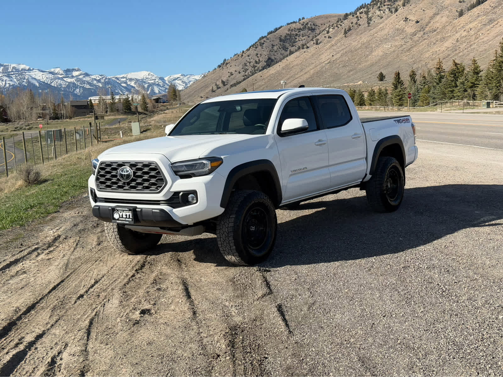 Used 2023 Toyota Tacoma TRD Off-Road w/ TRD Premium Off Road Package image 4