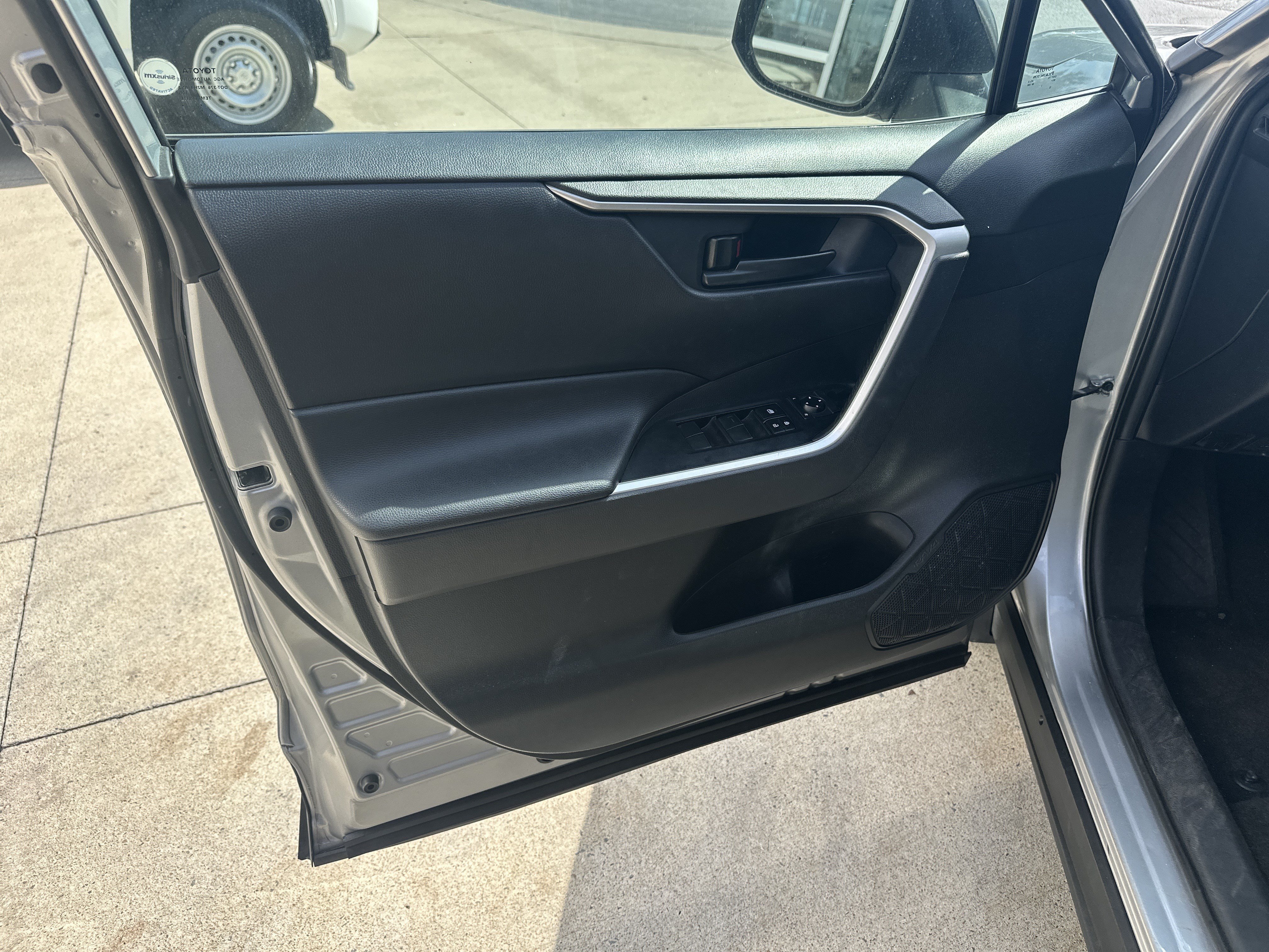 Used 2020 Toyota RAV4 LE FWD image 13