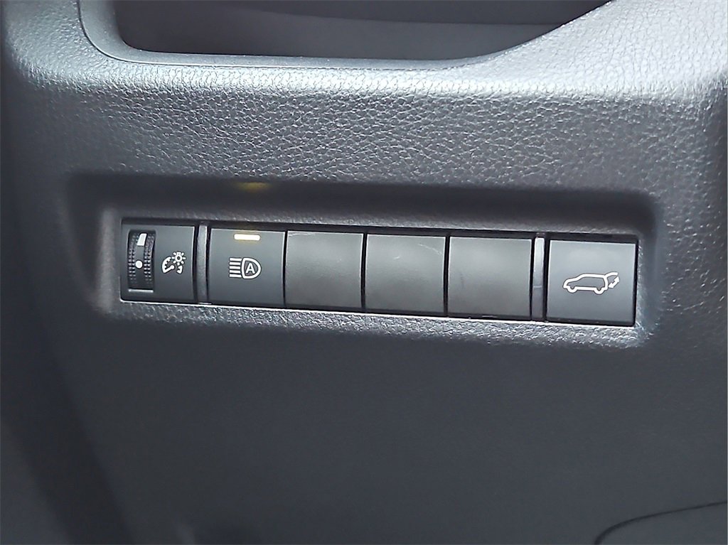 Used 2022 Toyota RAV4 XLE image 15