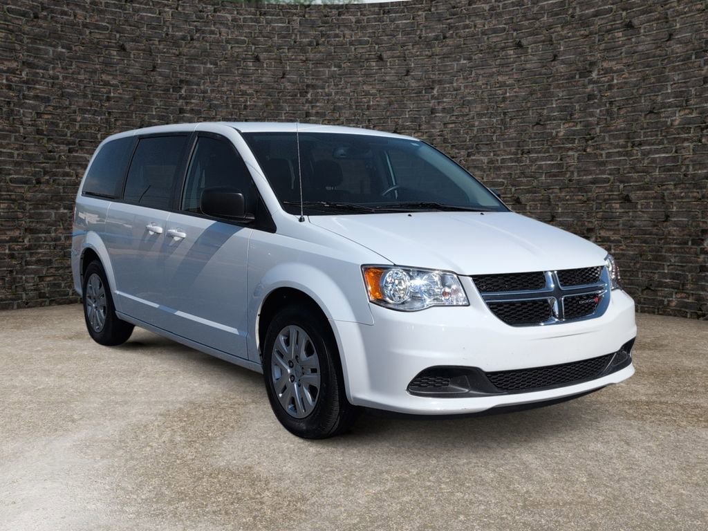 Used 2018 Dodge Grand Caravan SE FWD image 2