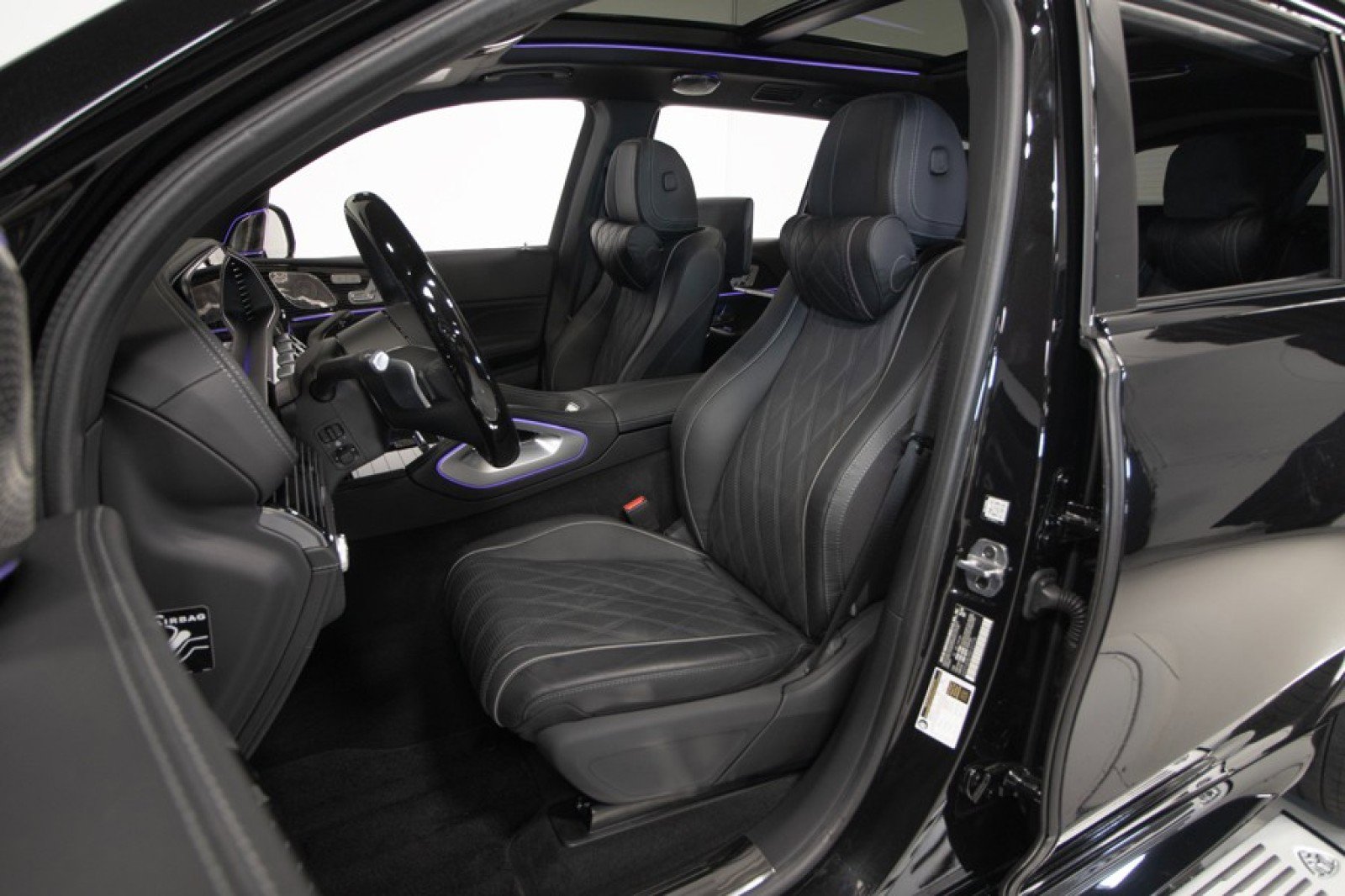 Used 2024 Mercedes-Benz Maybach GLS 600 4MATIC image 3