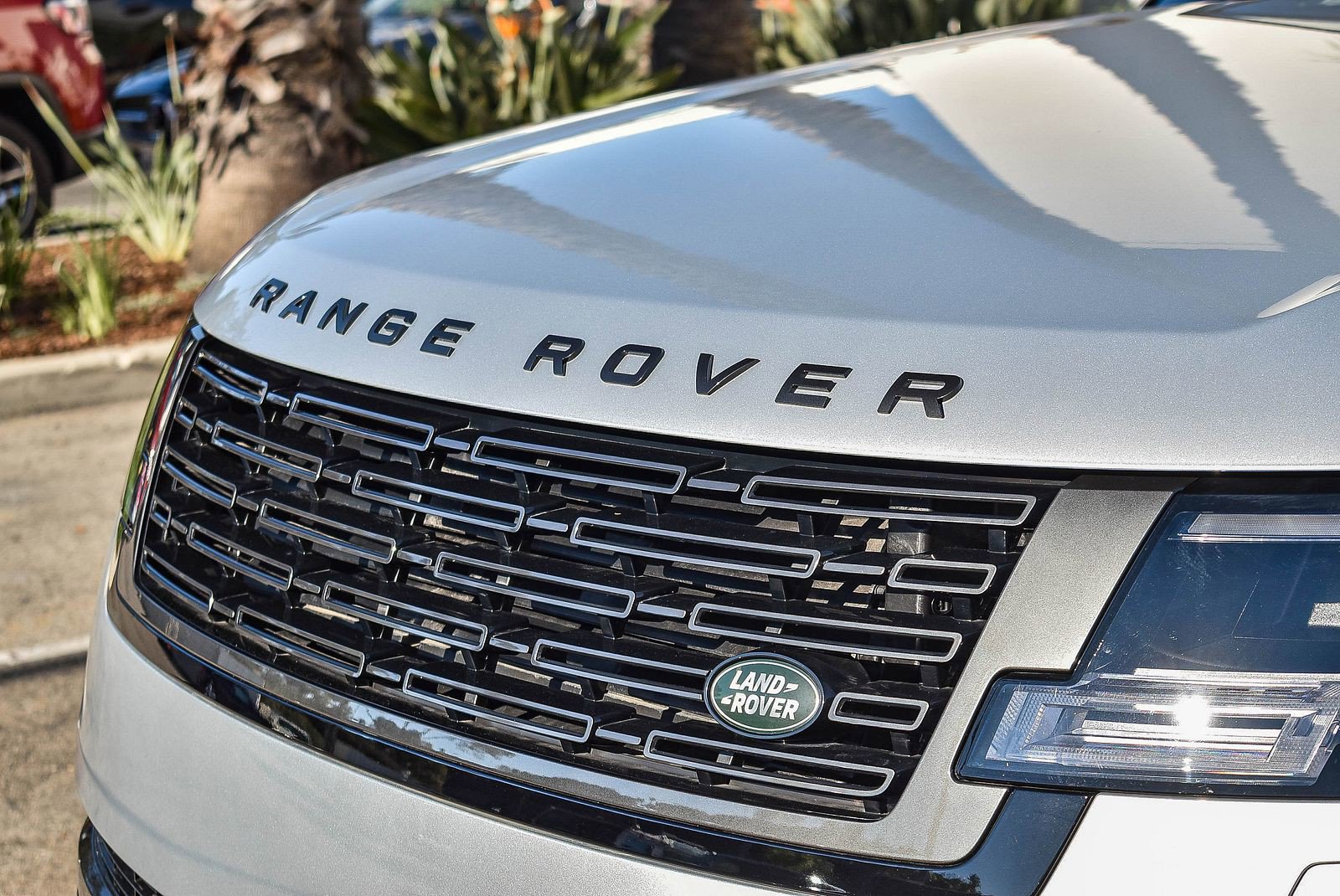 Used 2025 Land Rover Range Rover SE image 10