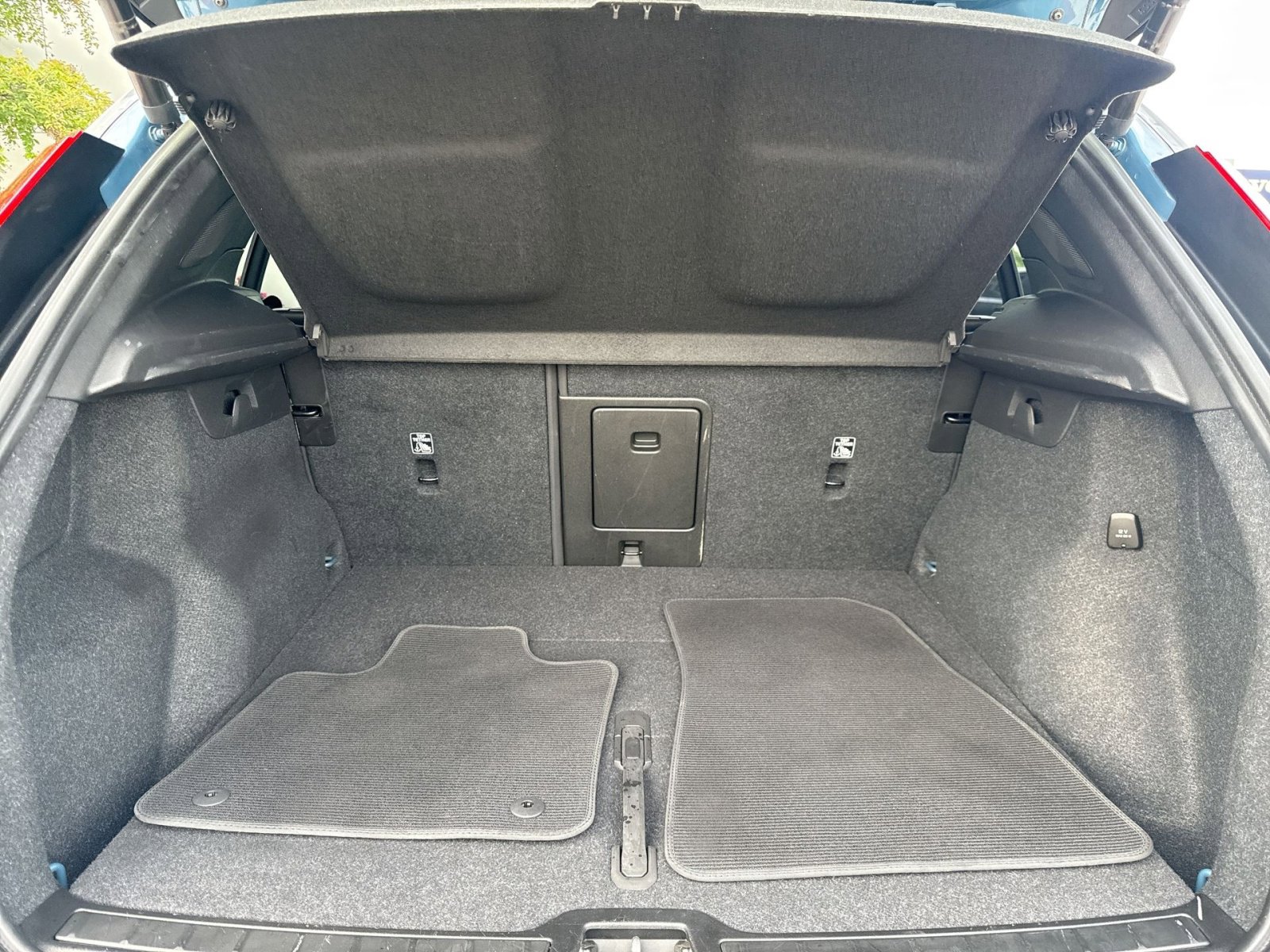 Used 2023 Volvo XC40 Recharge Ultimate AWD/4WD image 26