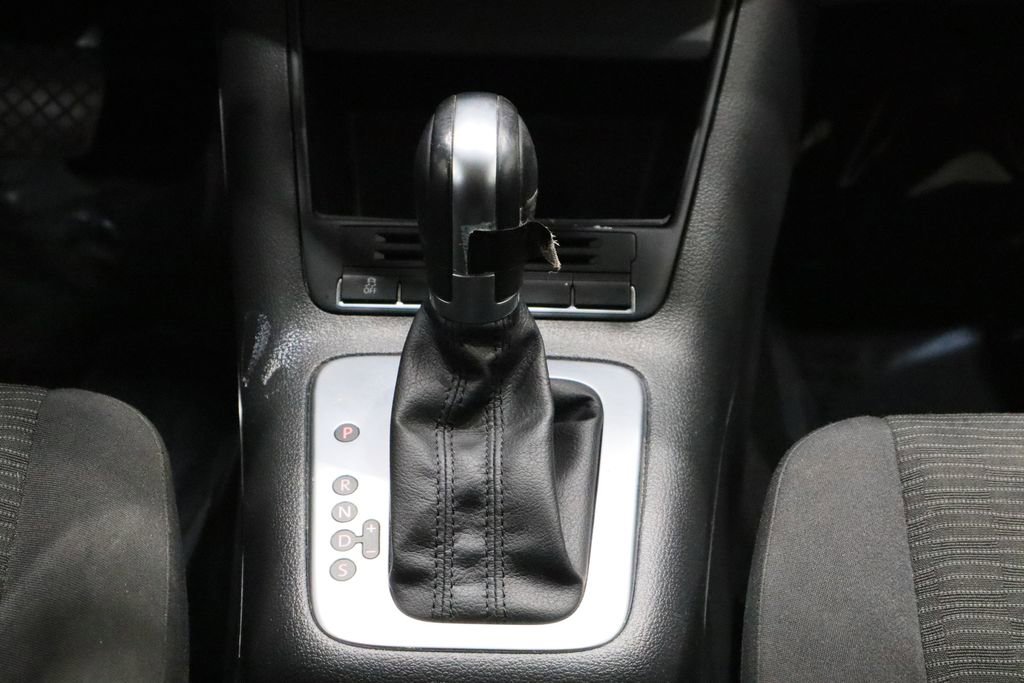 Used 2015 Volkswagen Tiguan S image 13