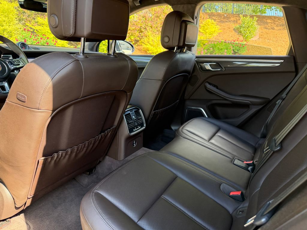 Used 2020 Porsche Macan Turbo AWD/4WD image 37