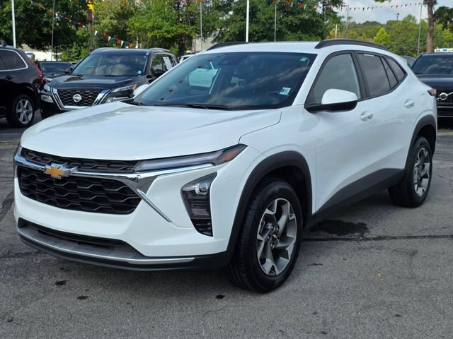 Used 2025 Chevrolet Trax LT w/ LT Convenience Package FWD image 5