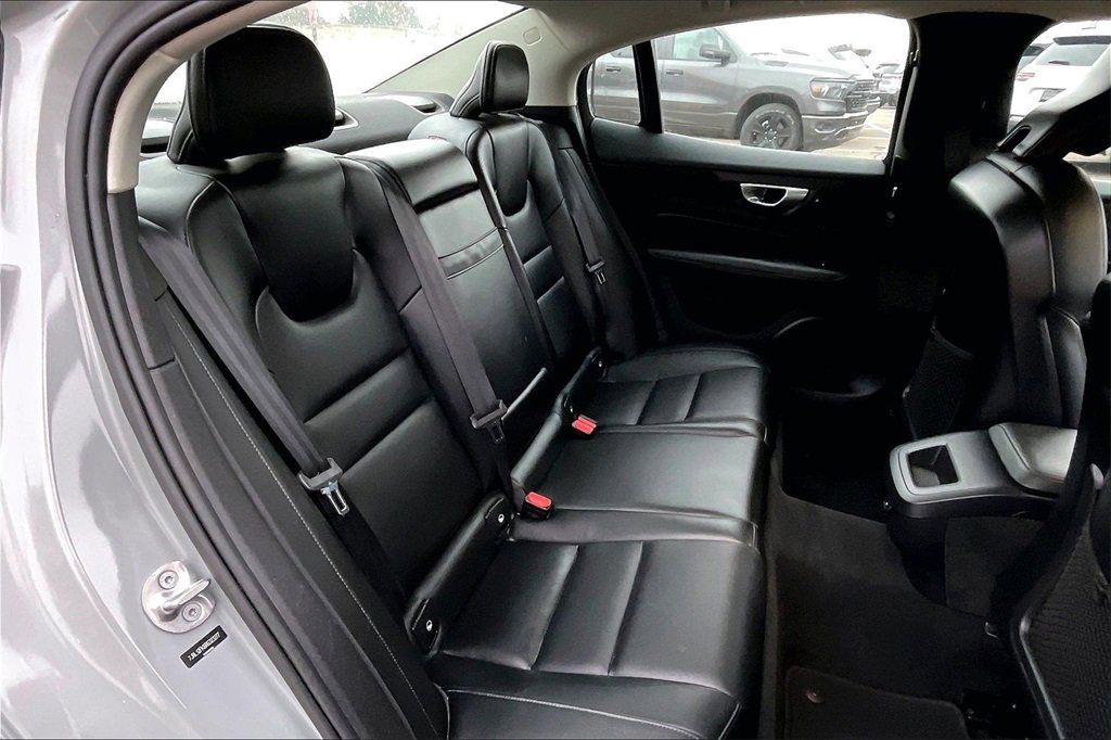 Used 2024 Volvo S60 B5 Core image 27