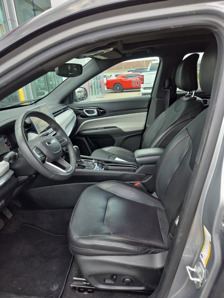 Used 2023 Jeep Compass Limited w/ Sun and Sound Group AWD/4WD image 23