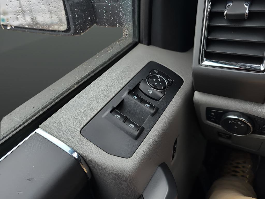 Used 2015 Ford F150 XLT w/ Trailer Tow Package image 13