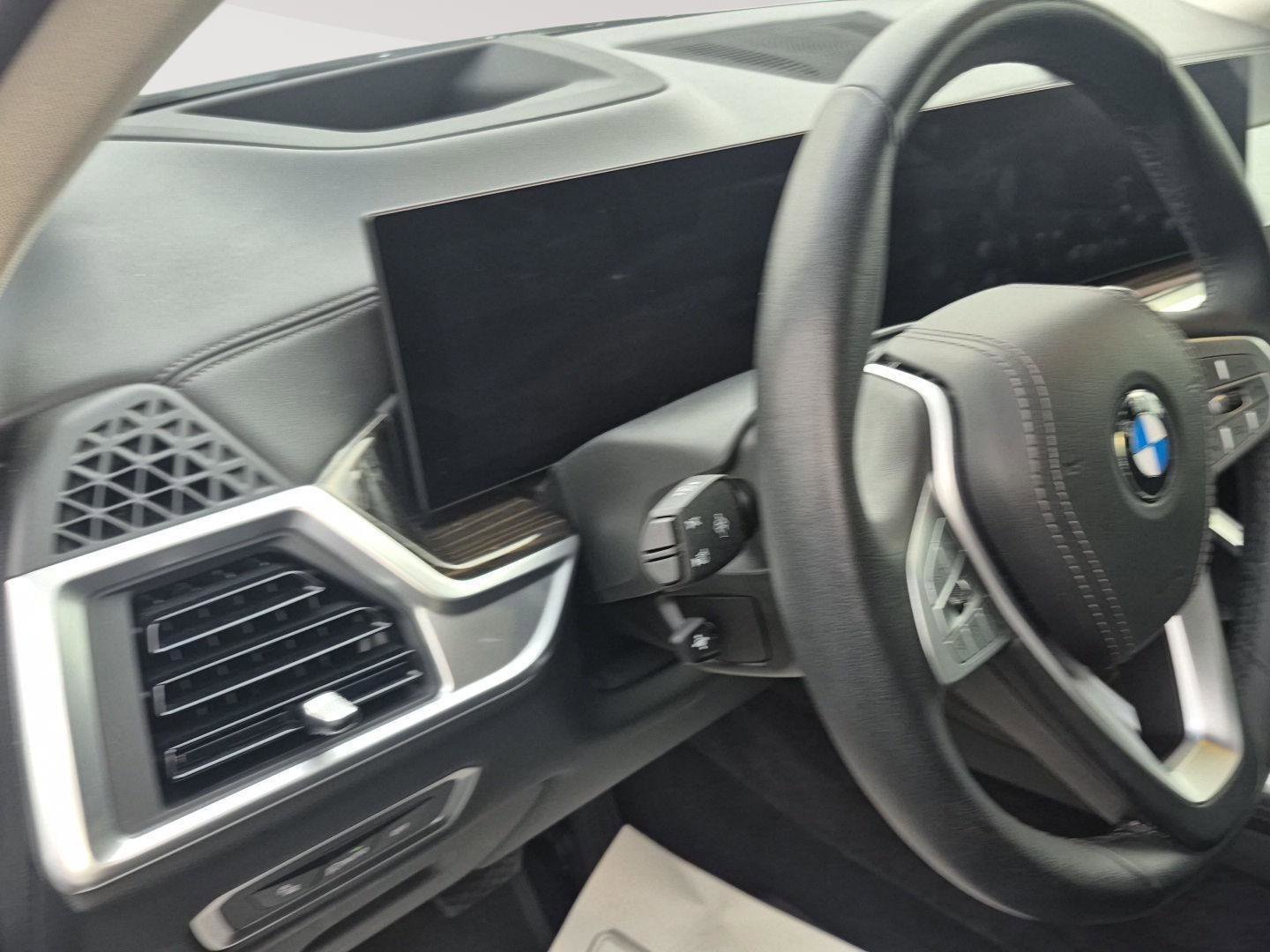 Used 2024 BMW X7 xDrive40i image 29