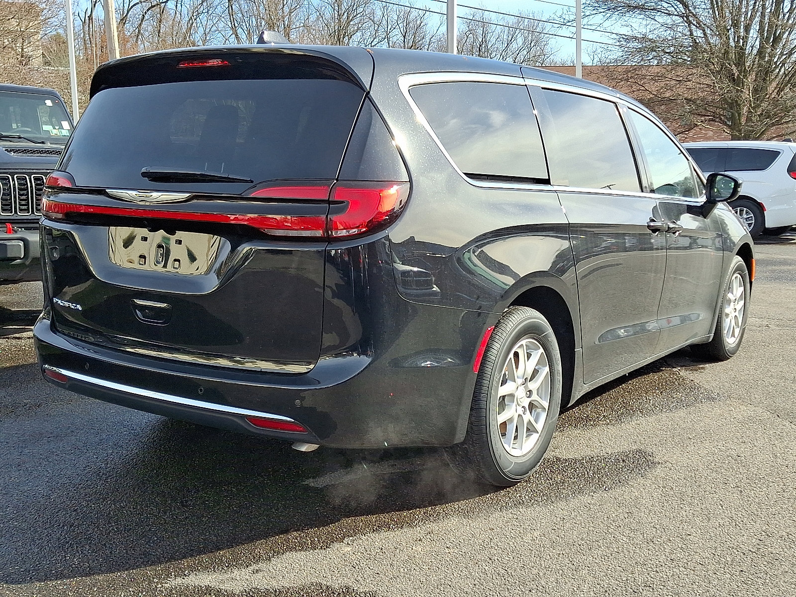 New 2026 Chrysler Pacifica Select image 6