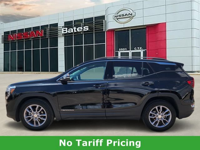 Used 2022 GMC Terrain SLT w/ Tech Package FWD image 3