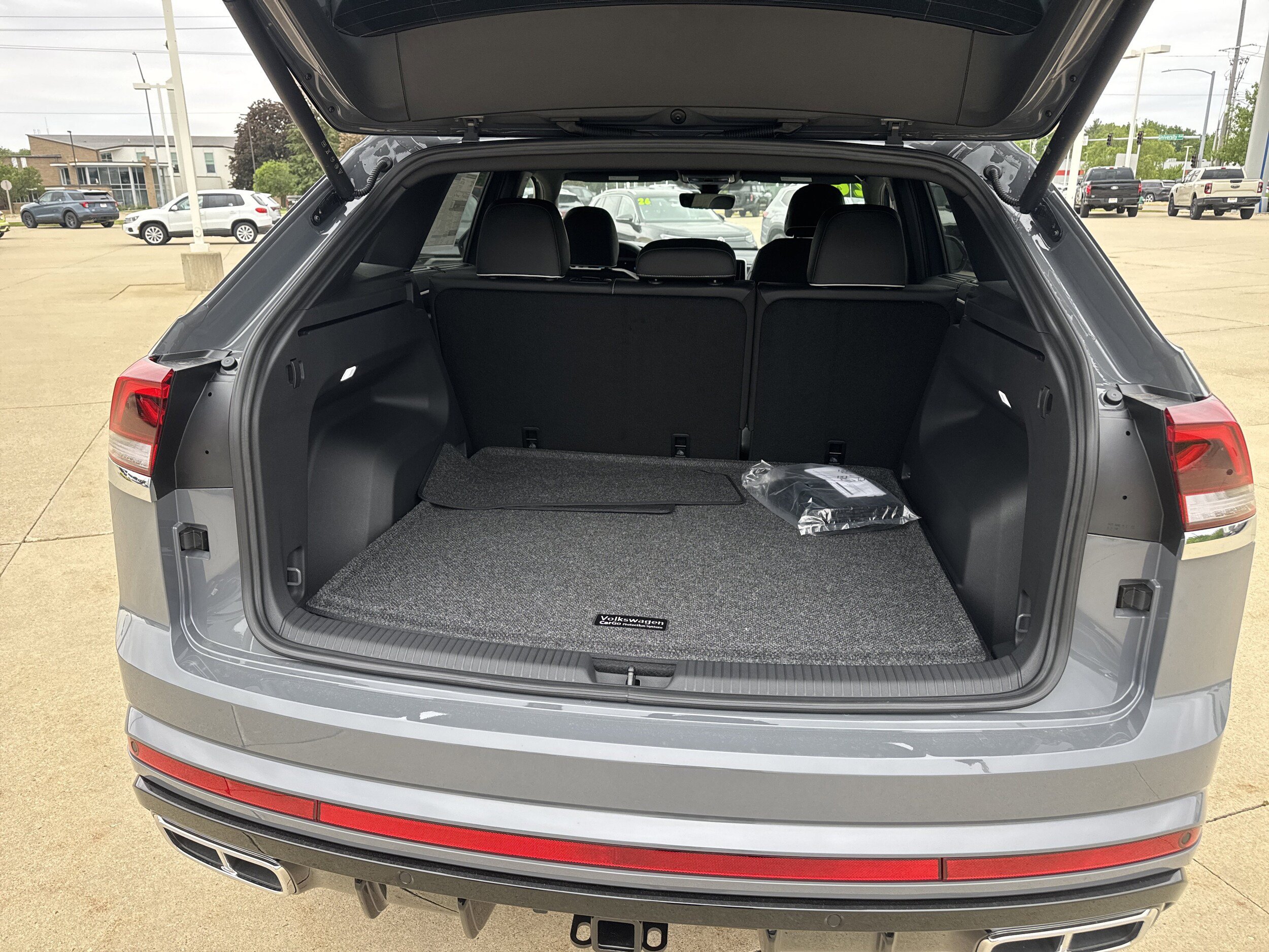New 2026 Volkswagen Atlas Cross Sport SEL Premium R-Line AWD/4WD image 9