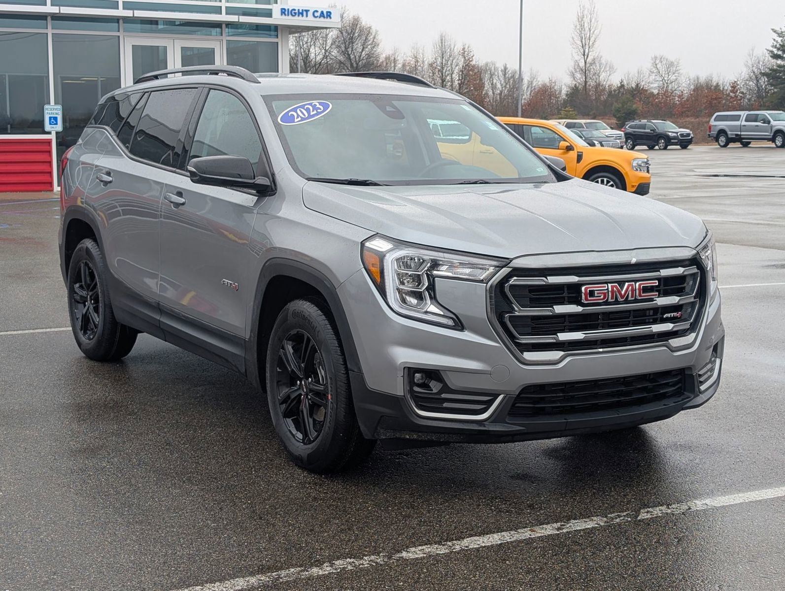Used 2023 GMC Terrain AT4 image 3