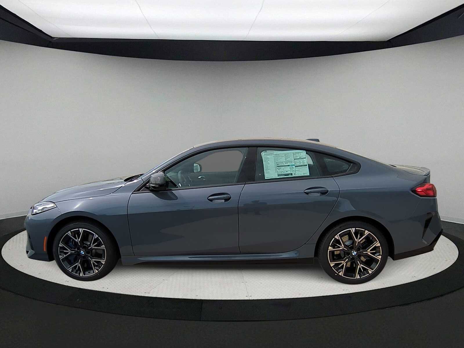 Used 2025 BMW M235i xDrive w/ Technology Package image 5