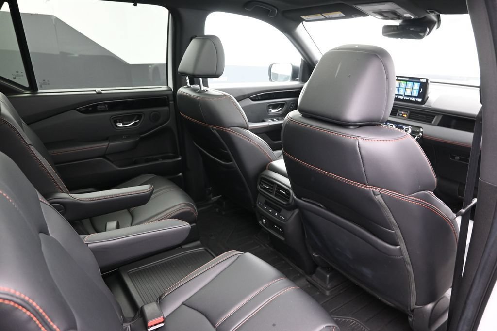 Certified 2024 Honda Pilot TrailSport image 16