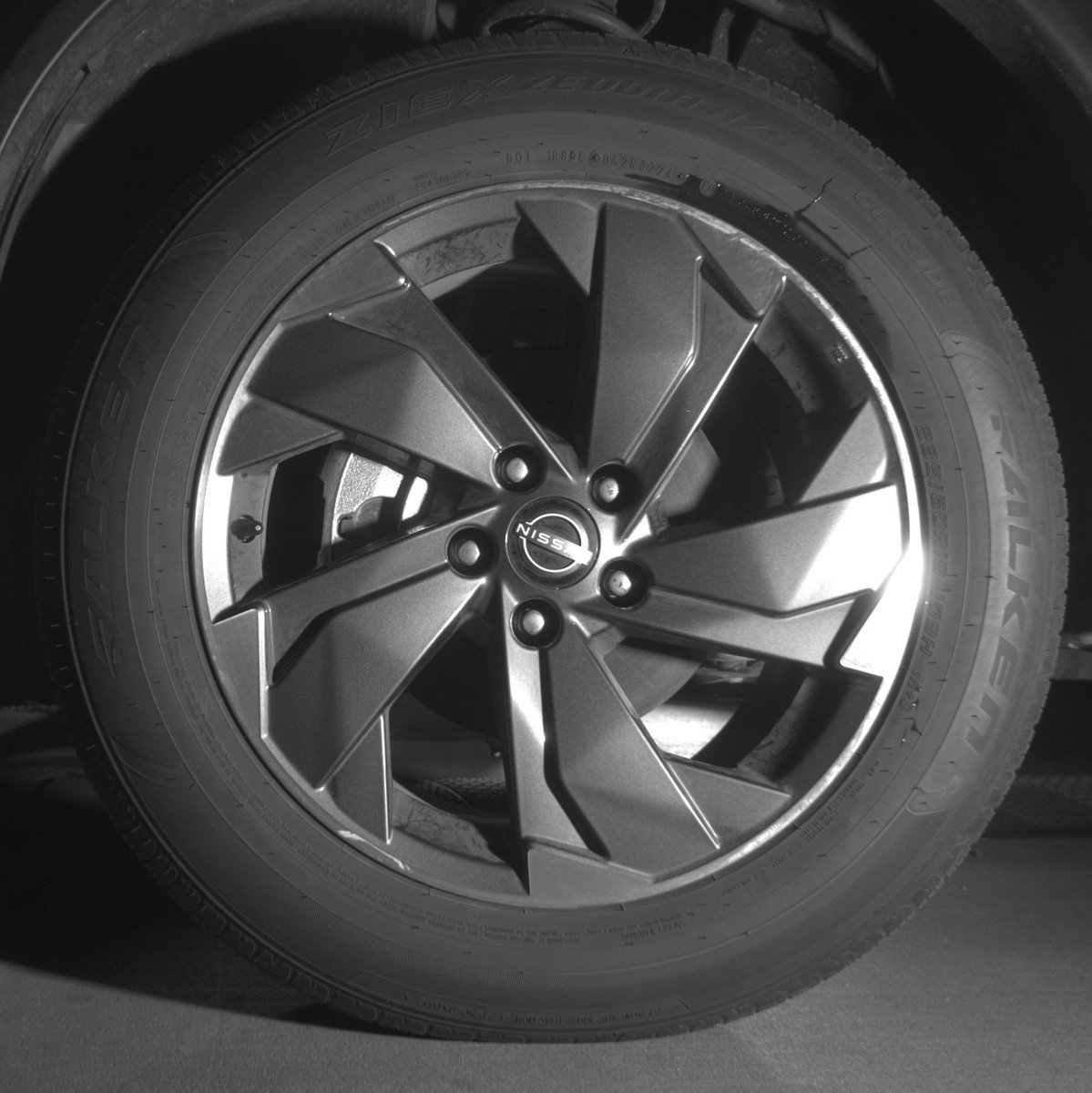 Used 2025 Nissan Rogue SV FWD image 12