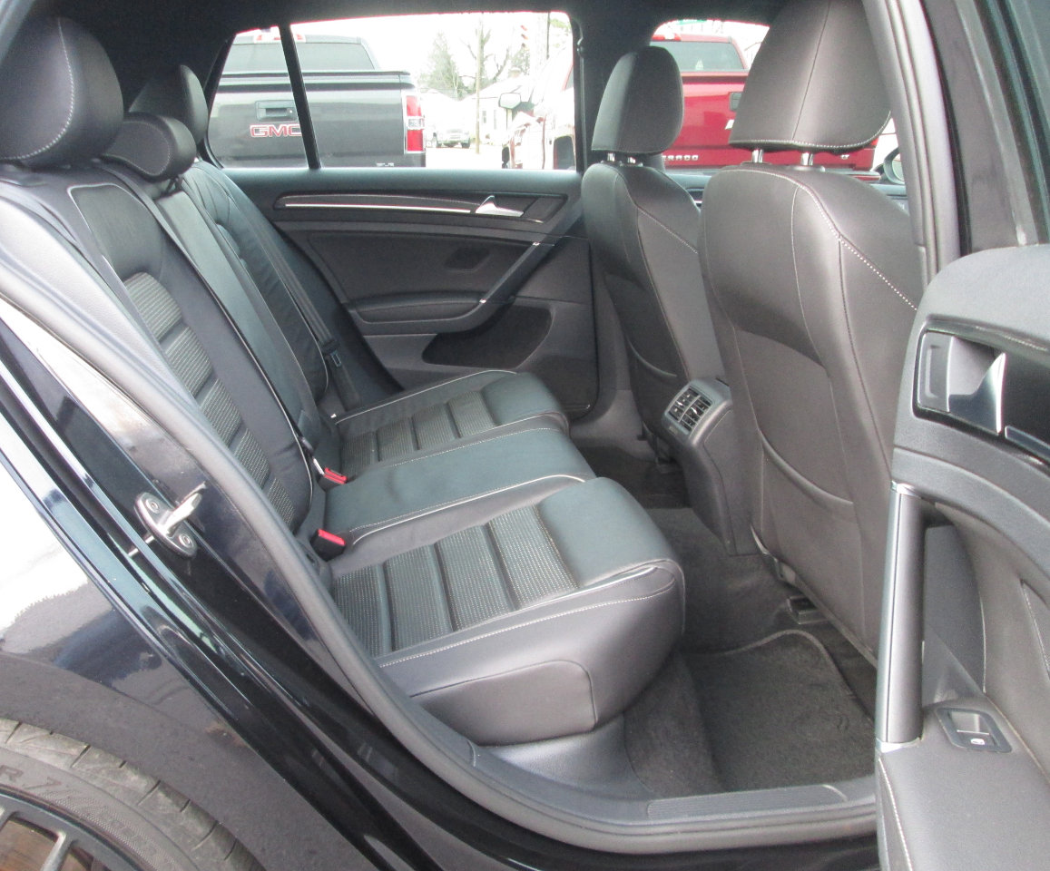 Used 2019 Volkswagen Golf R 4-Door image 15