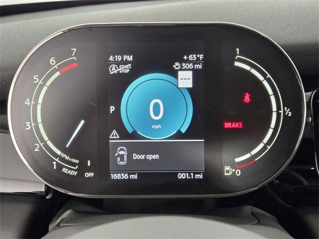 Used 2023 MINI Cooper 4-Door Hardtop image 25