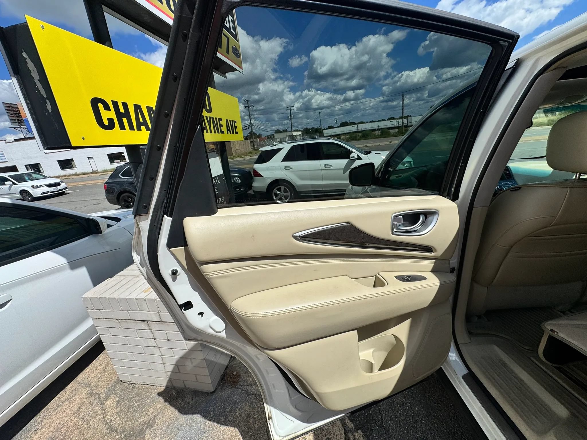 Used 2013 INFINITI JX35 AWD w/ Premium Pkg image 13