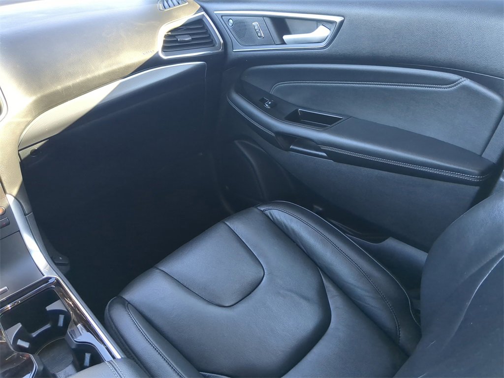 Used 2020 Ford Edge Titanium image 16