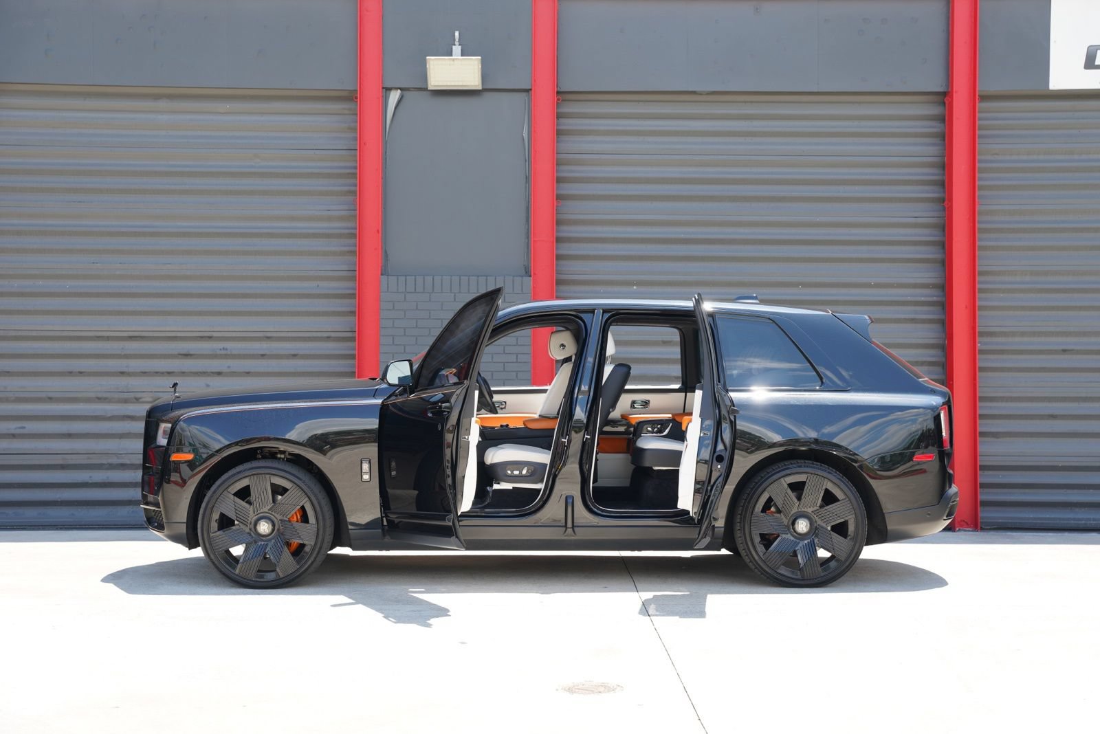 Used 2022 Rolls-Royce Cullinan Black Badge AWD/4WD image 5