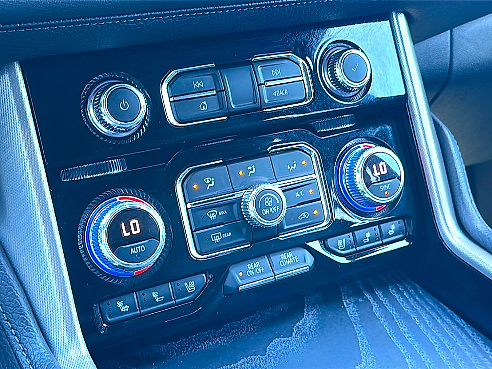 Used 2022 GMC Yukon Denali w/ Denali Premium Package image 35