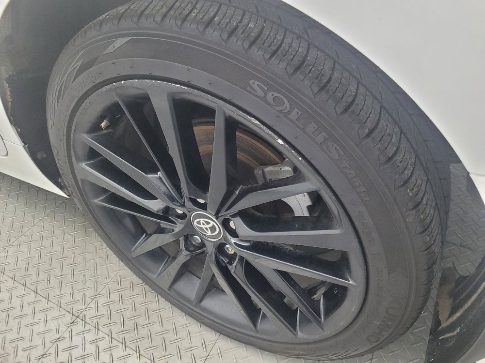 Used 2021 Toyota Camry LE image 31