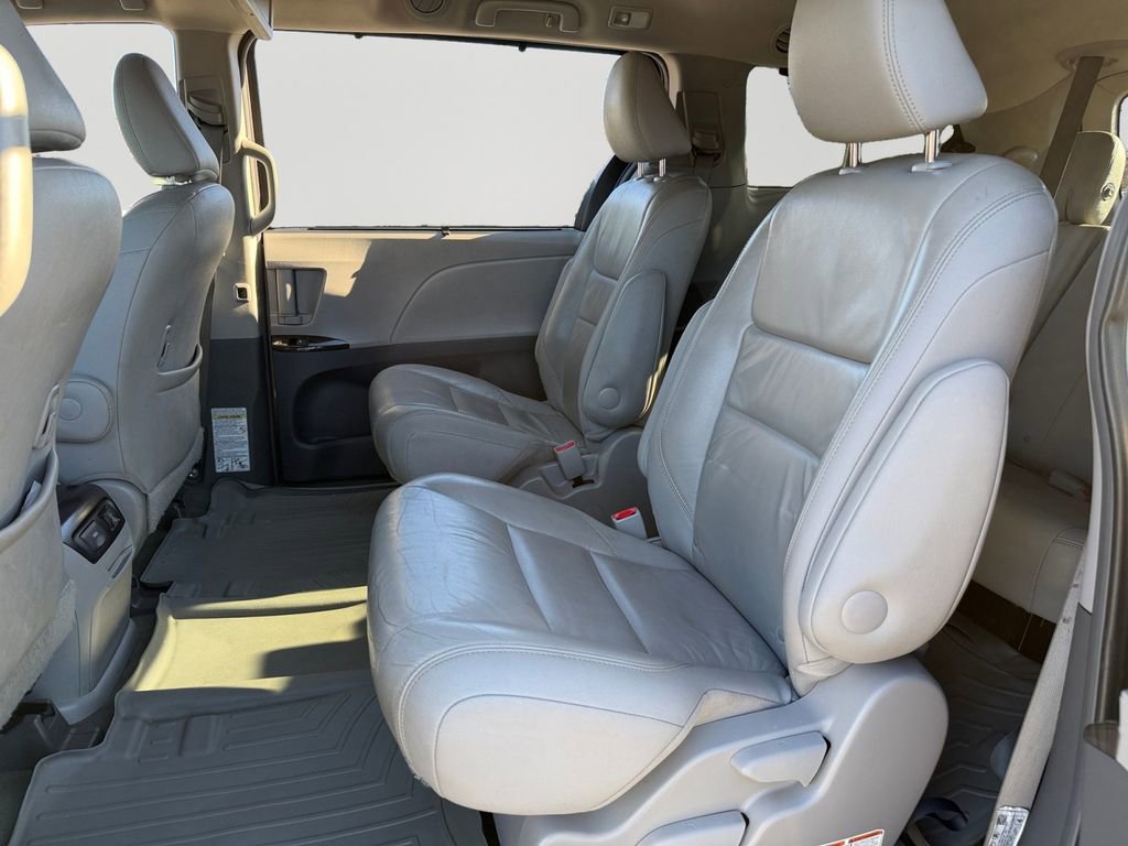 Used 2016 Toyota Sienna XLE Premium w/ Protection Package image 11