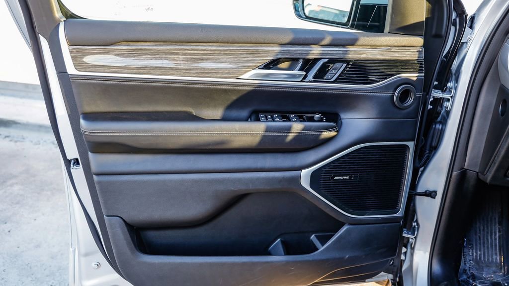 Used 2022 Jeep Wagoneer Series II image 25