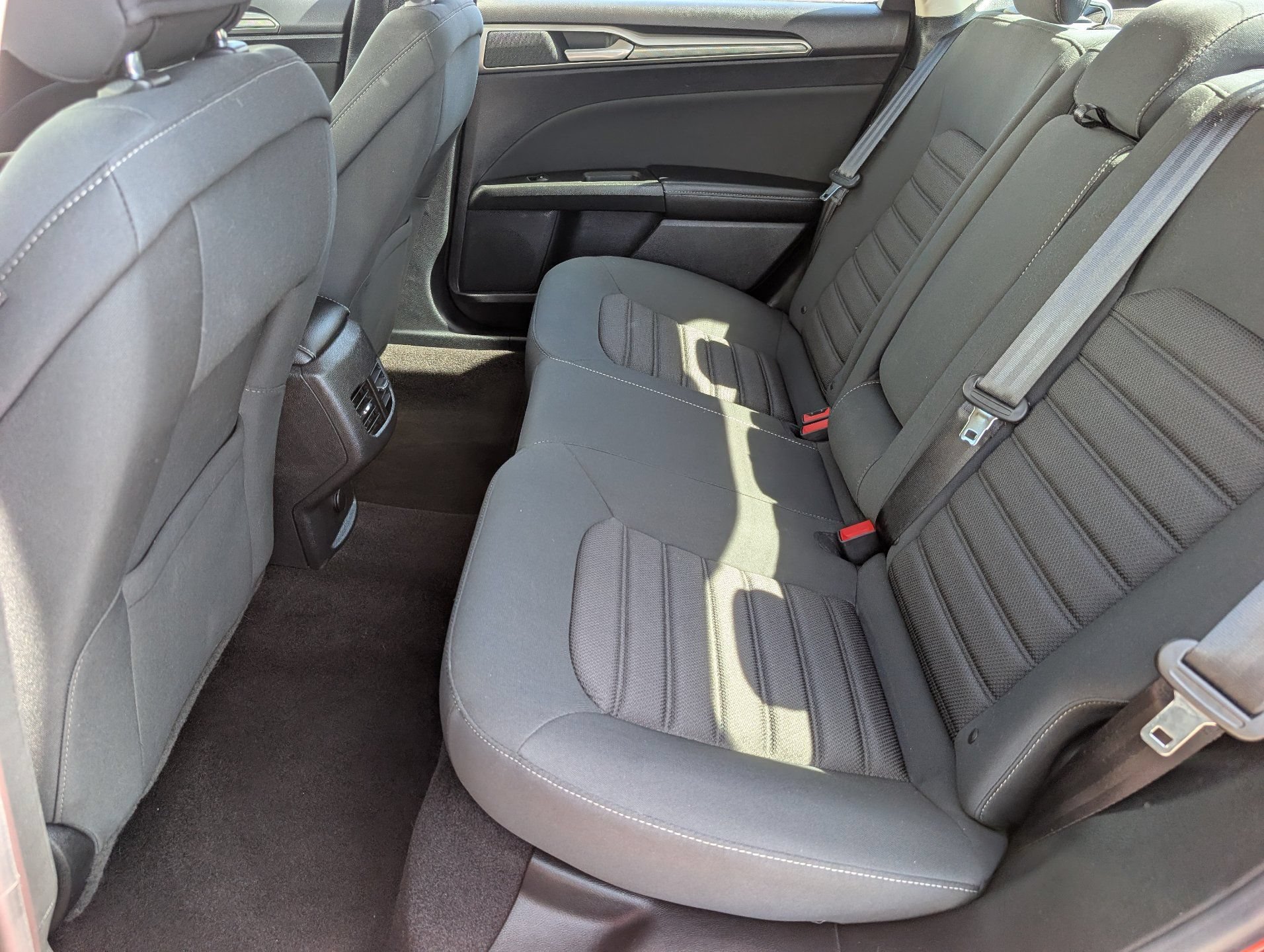 Used 2019 Ford Fusion SE FWD image 17