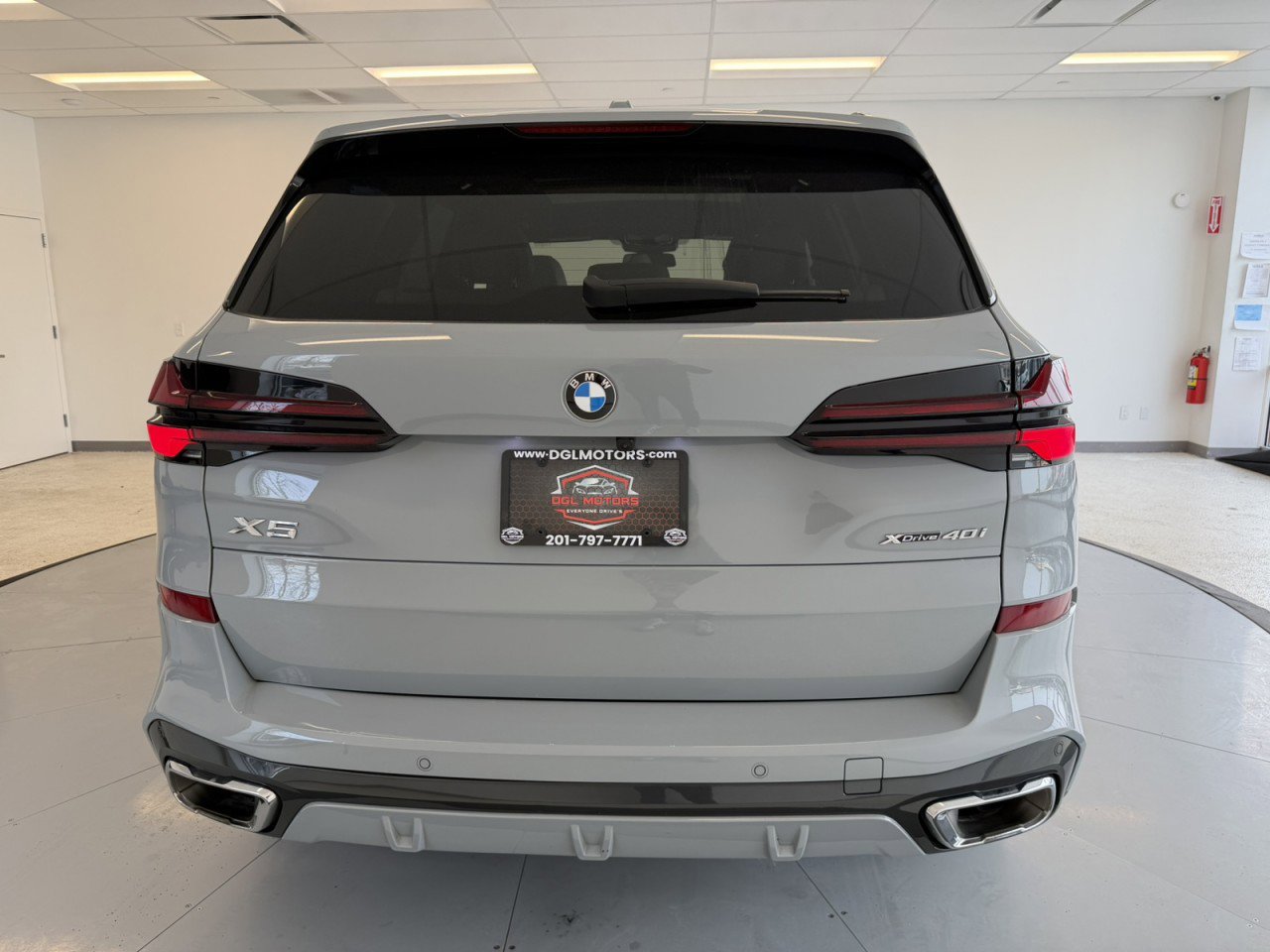 Used 2024 BMW X5 xDrive40i w/ M Sport Package image 6