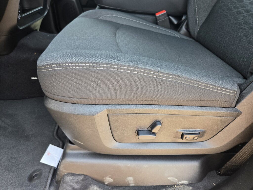 New 2026 RAM 3500 Big Horn AWD/4WD image 9