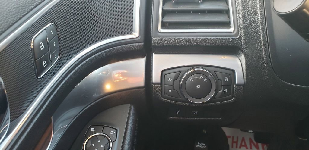 Used 2019 Ford Explorer Limited w/ Ford Safe & Smart Package image 23