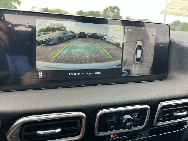 New 2026 Nissan Sentra SR w/ SR Premium Package FWD image 32