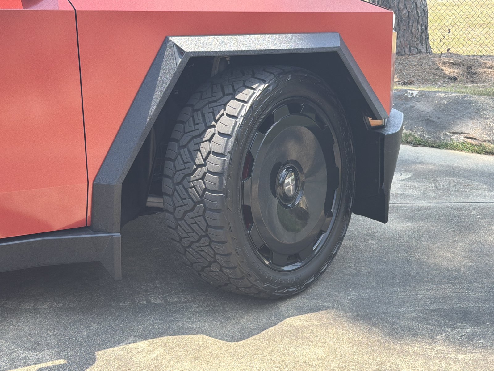 Used 2025 Tesla Cybertruck AWD Crew Cab image 5