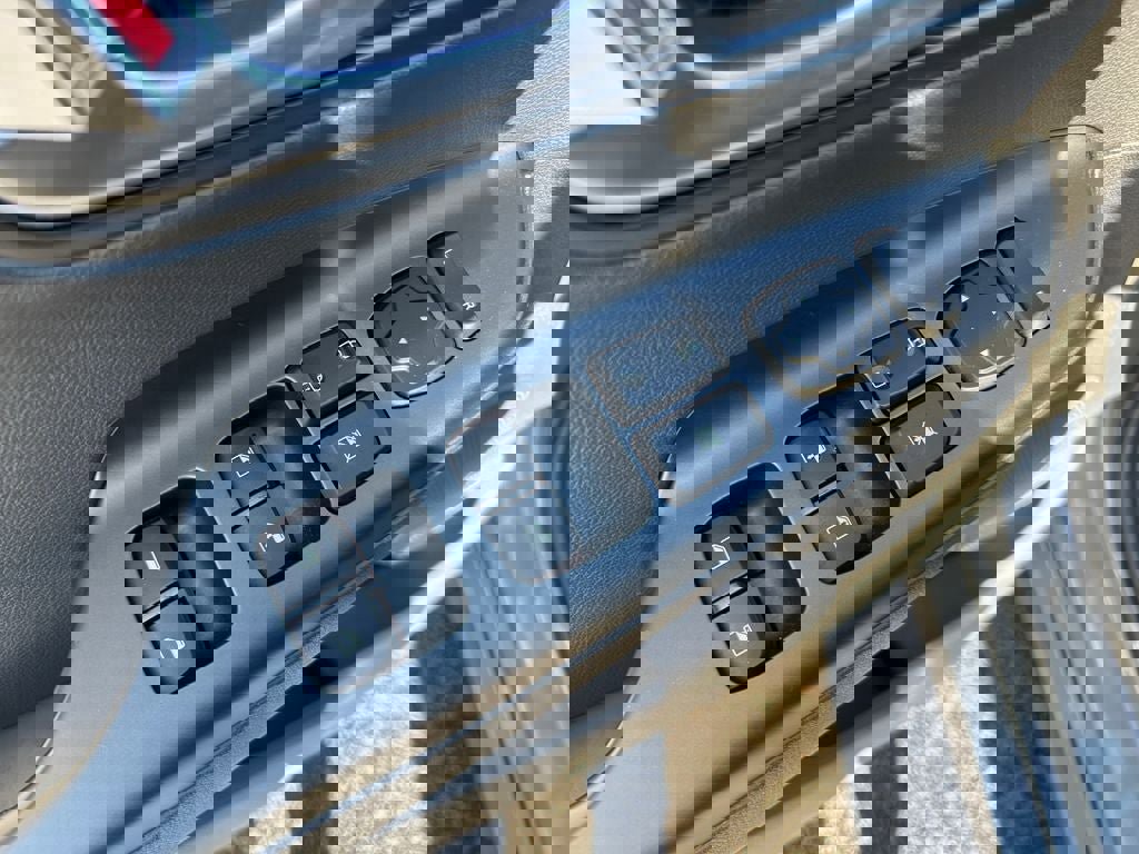 Used 2023 Hyundai Kona Limited image 23