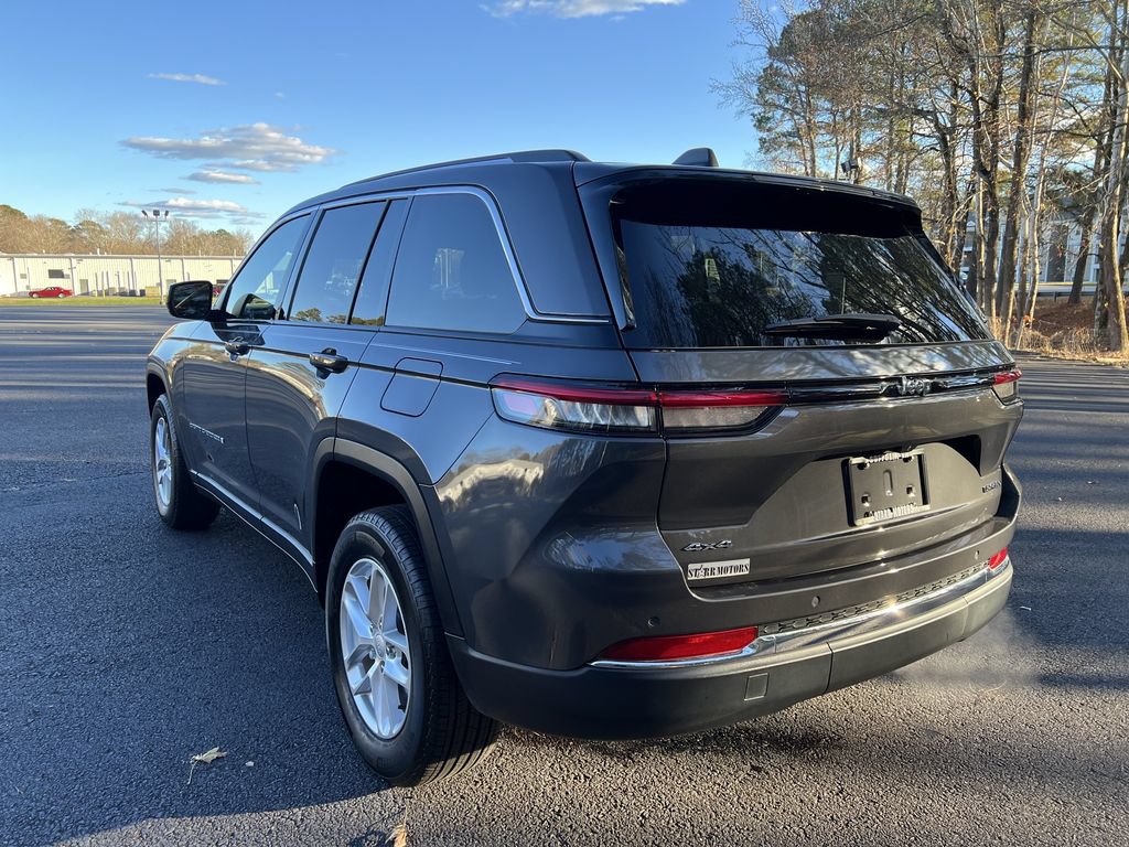 Used 2023 Jeep Grand Cherokee Laredo AWD/4WD image 5