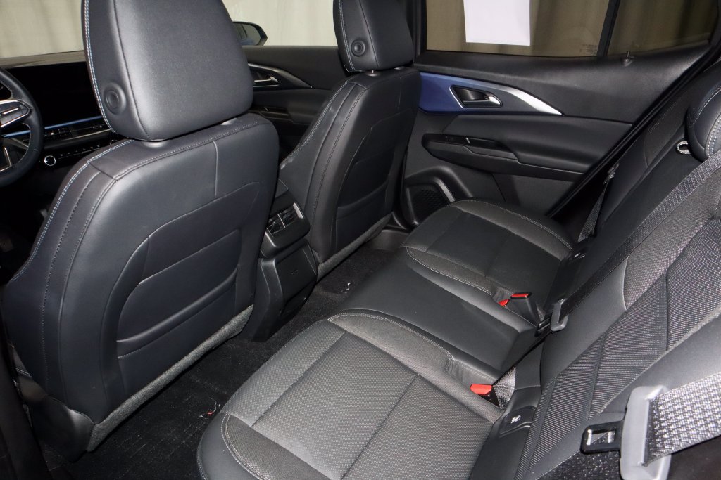 Used 2024 Chevrolet Equinox EV LT FWD image 21