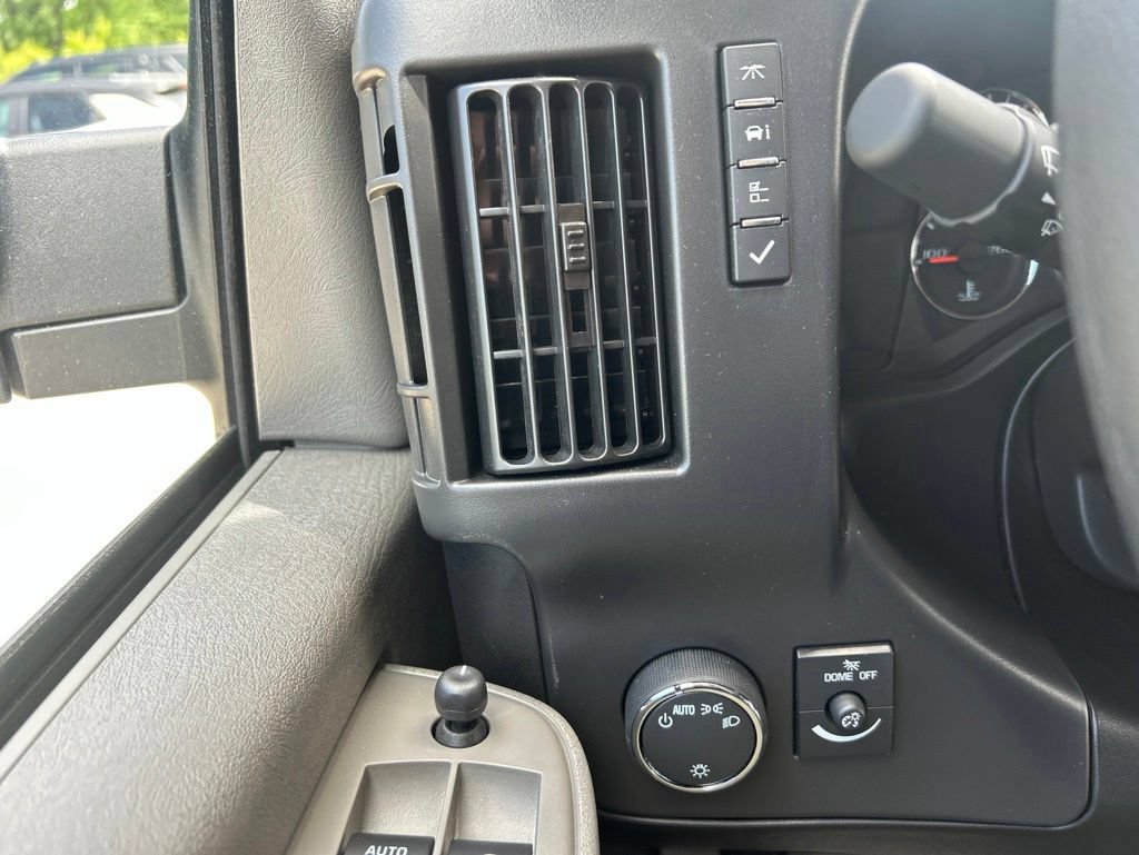 New 2026 GMC Savana 2500 w/ Driver Convenience Package RWD image 32