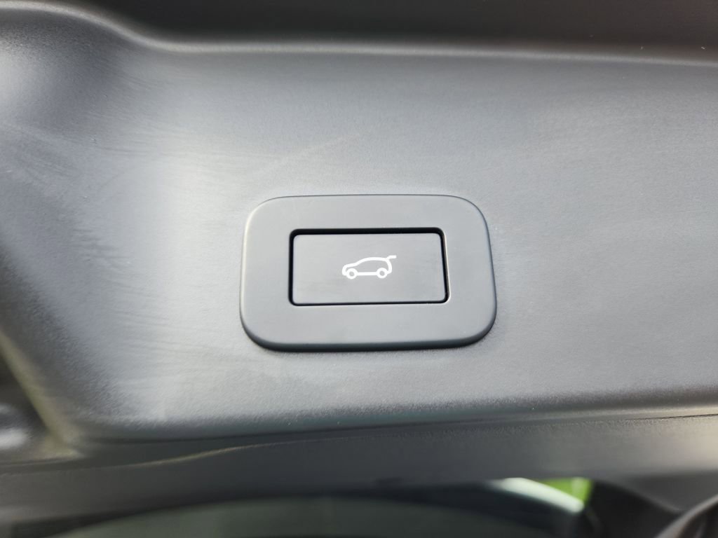 Used 2023 Land Rover Range Rover Evoque R-Dynamic SE image 14