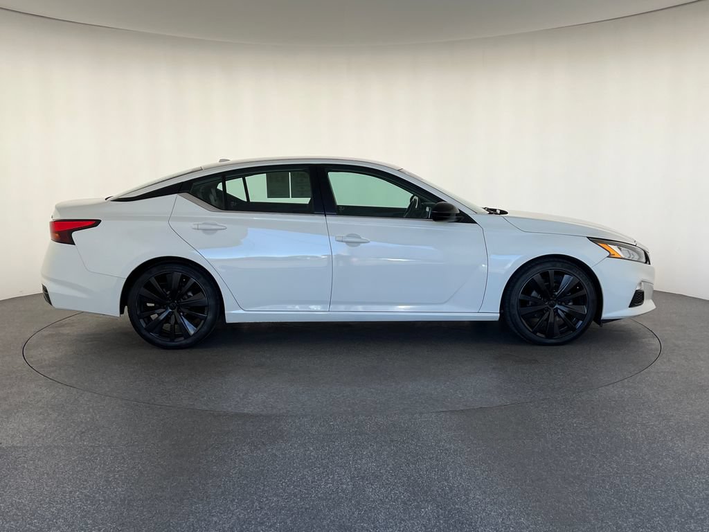 Used 2019 Nissan Altima 2.5 SR FWD image 2