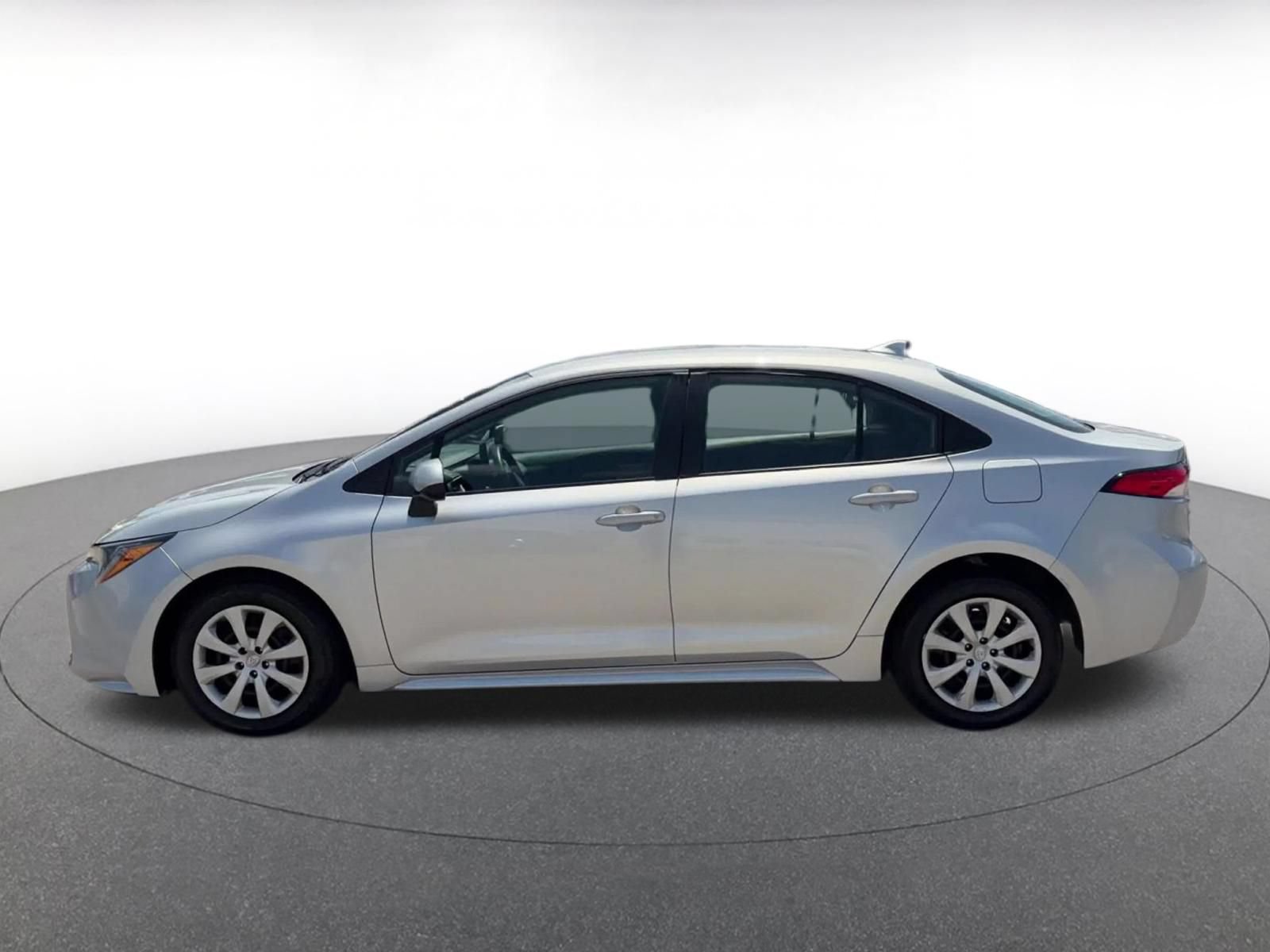 Used 2025 Toyota Corolla LE FWD image 8