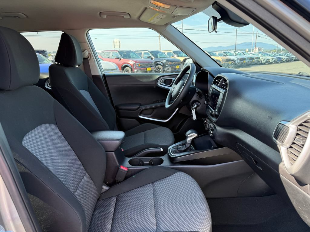 Used 2024 Kia Soul LX w/ Option Group 015 FWD image 11