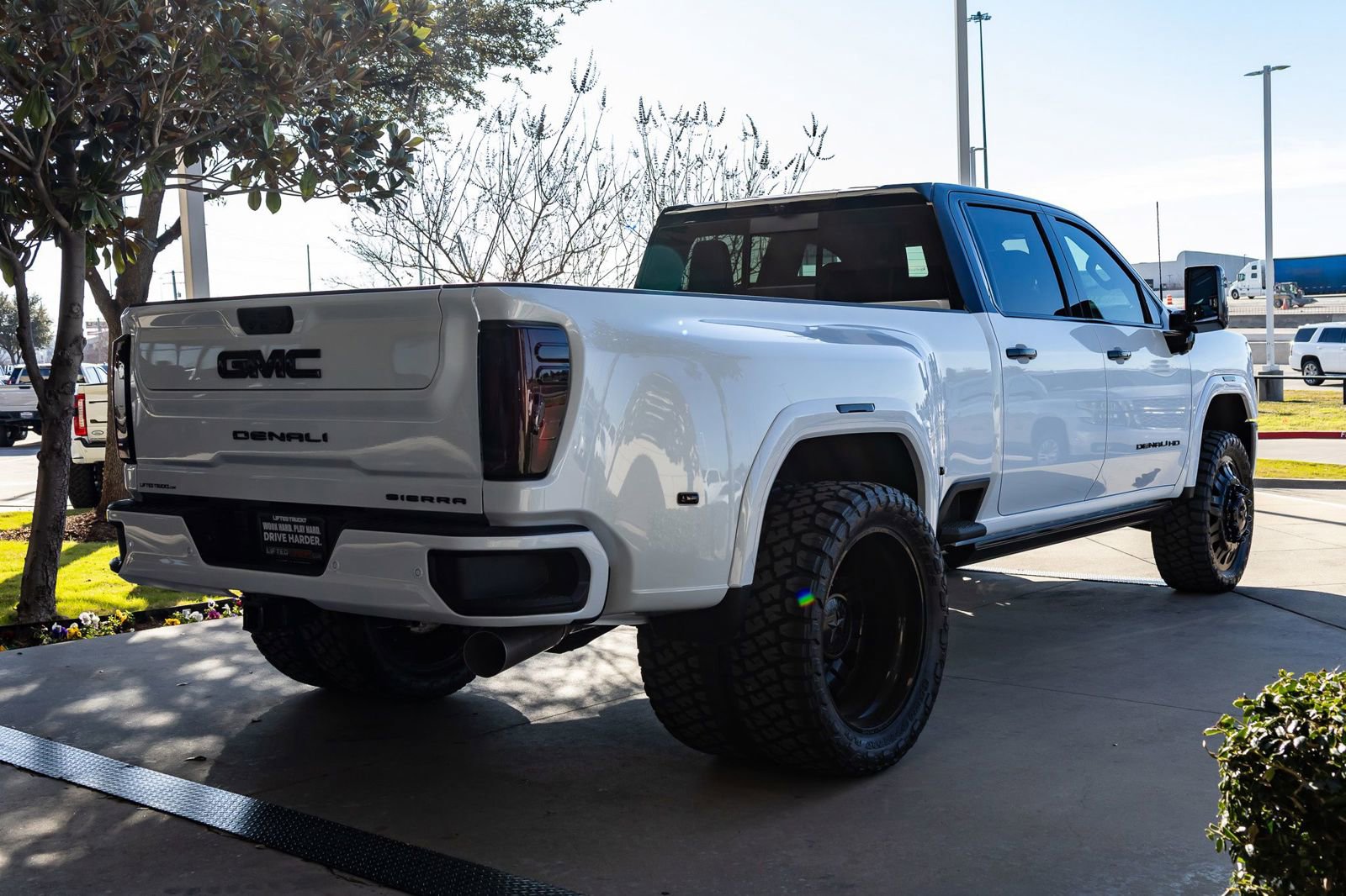 Used 2026 GMC Sierra 3500 Denali Ultimate AWD/4WD image 10