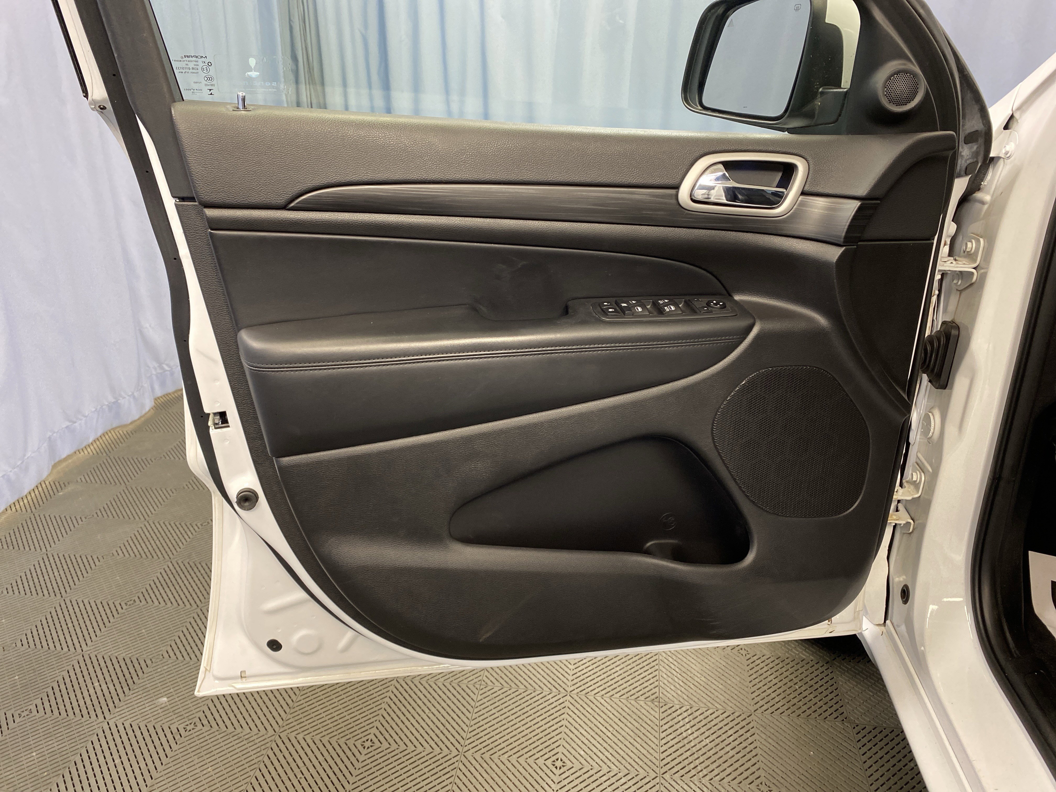 Certified 2020 Jeep Grand Cherokee Altitude image 11