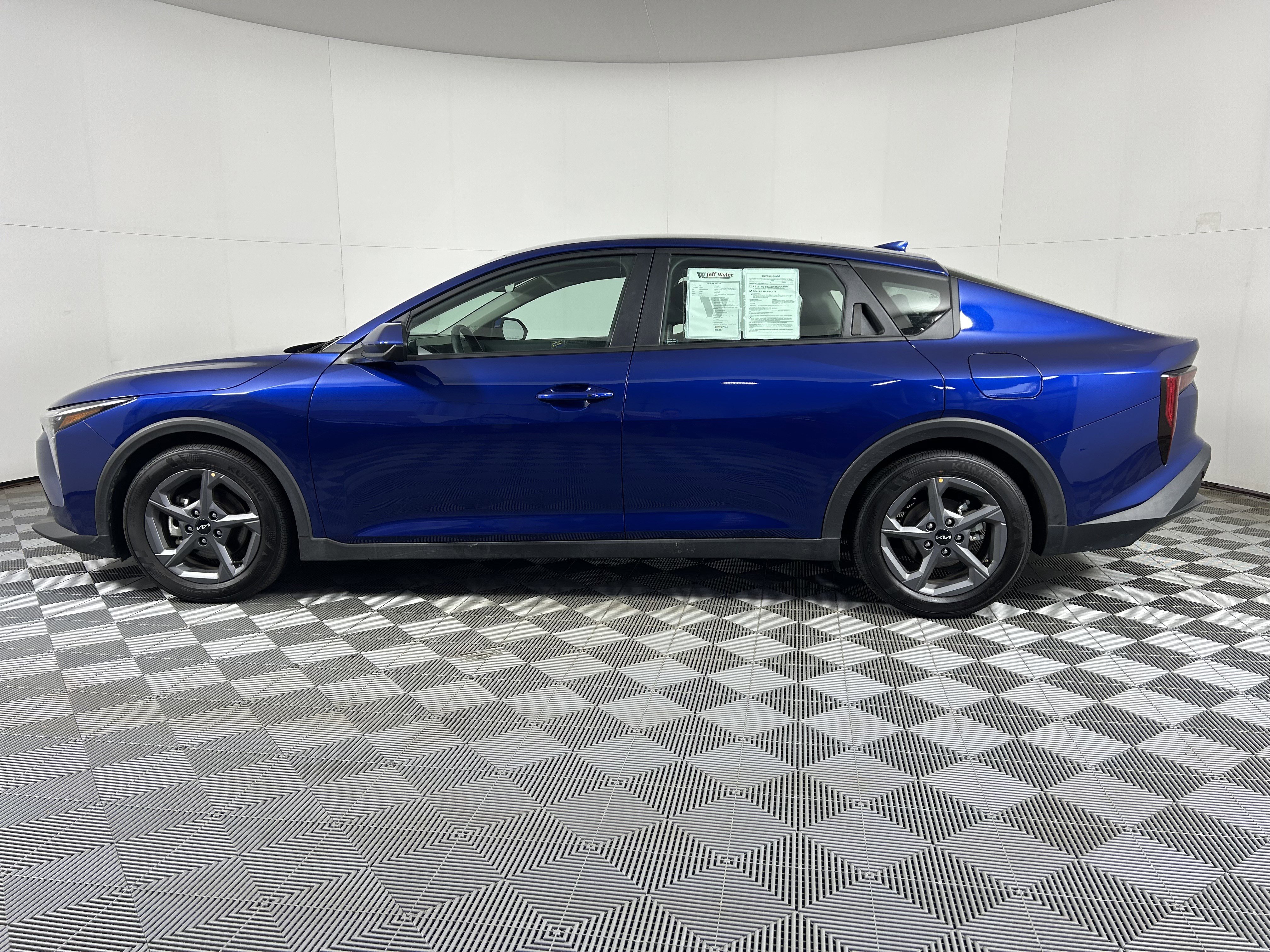 Certified 2025 Kia K4 LXS image 10