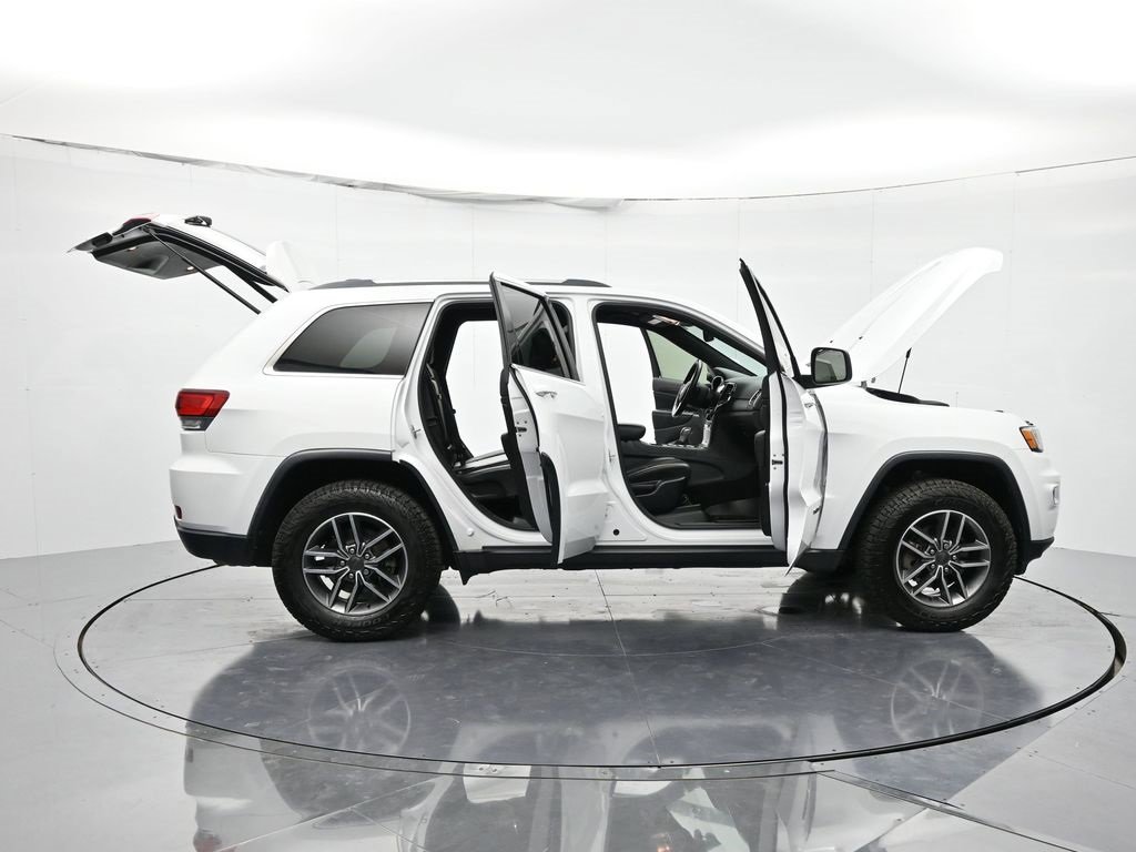 Used 2020 Jeep Grand Cherokee Laredo w/ Laredo X Package image 48