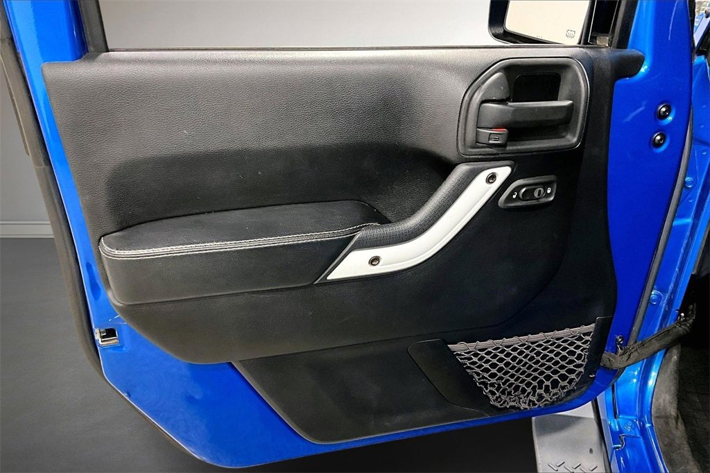 Used 2014 Jeep Wrangler Unlimited Sahara image 19