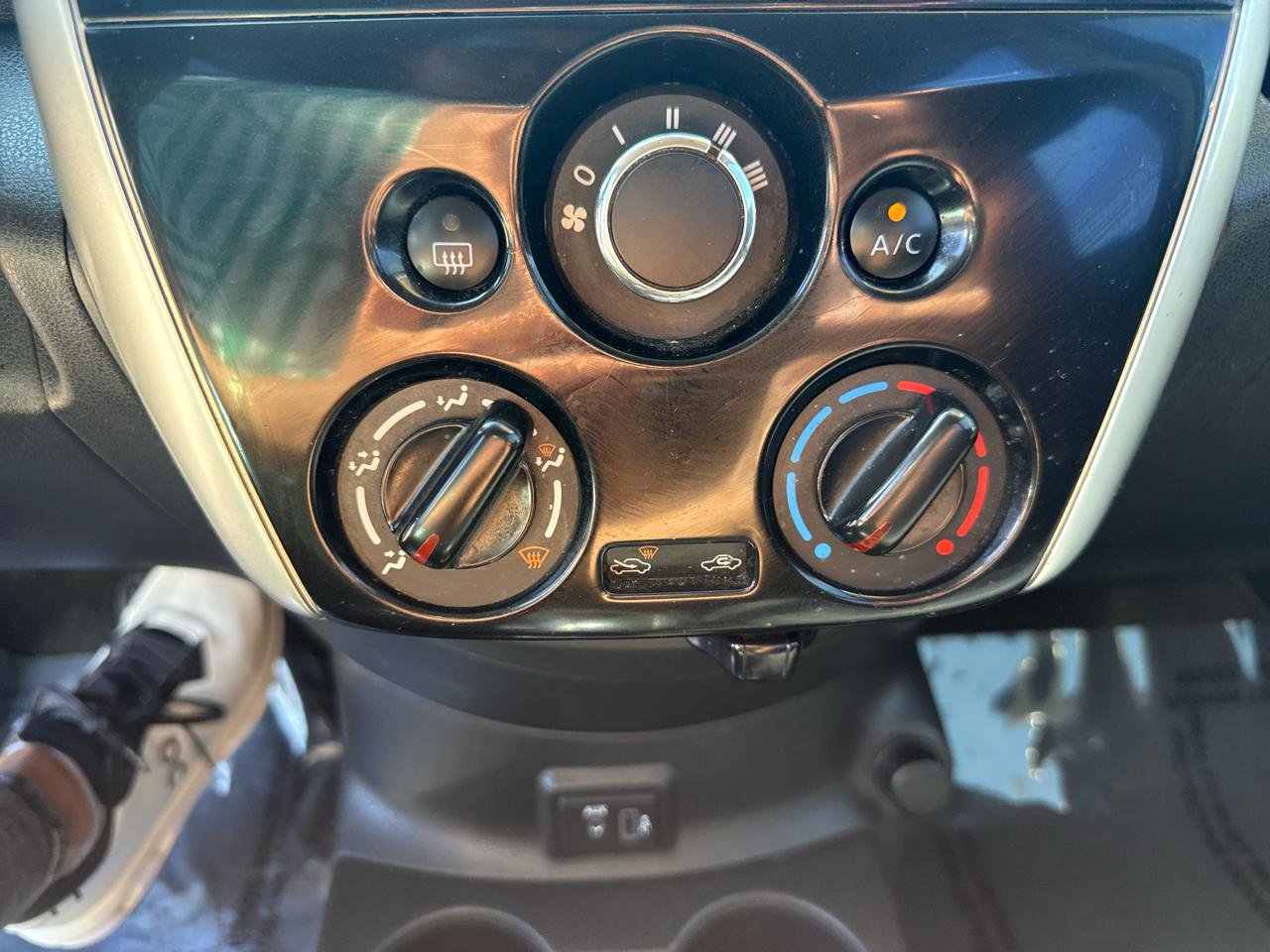 Used 2018 Nissan Versa Note SV image 21